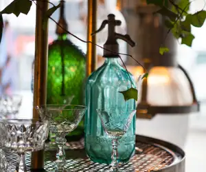Bar glassware with ivy